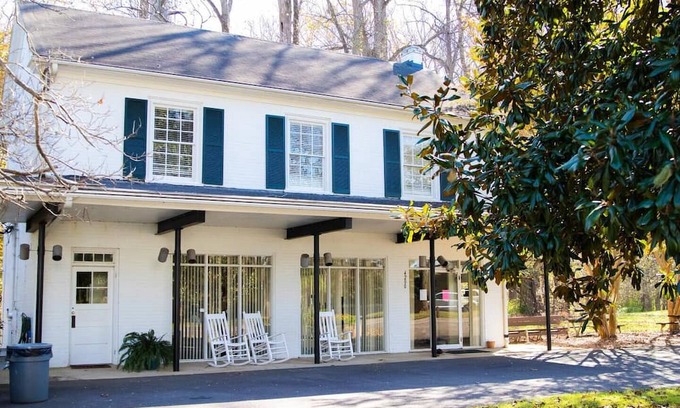 Clemmons Apartment | Take it easy at this unique and tranquil getaway