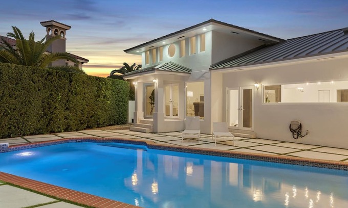 Ludlam Villa | Amazing Blue Bird Lake Mansion. Reimagine Luxury