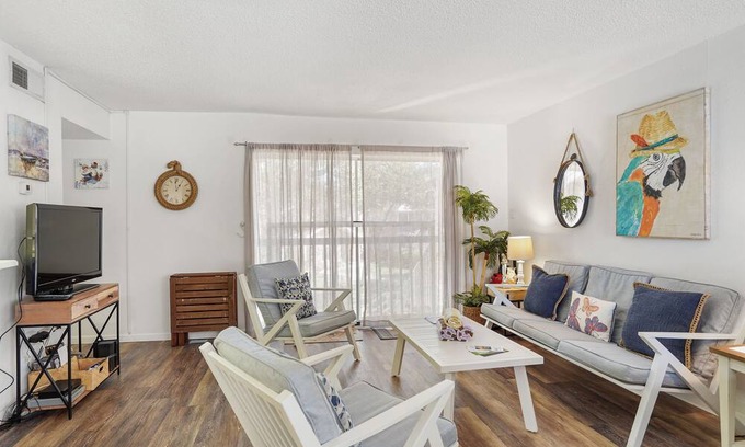 Bayview Condo | Bermuda Bay St. Petersburg Pool waterfront 2/2