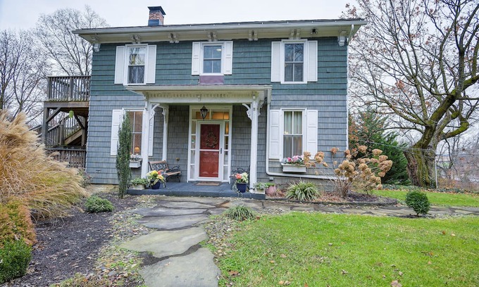 Middletown House | Middletown Getaway w/ Fire Pit & Multi-Level Deck!