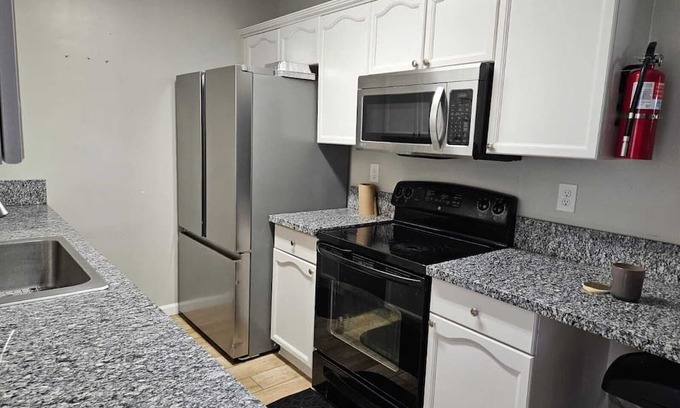 Raleigh House | Newly remodeled 5 BR in North -Central Memphis