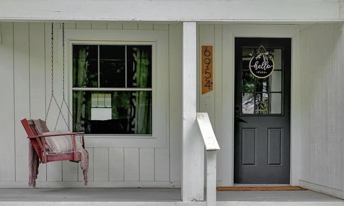 Bethany House | Beautifully Updated 4 BR / 2 Bath Sleeps 10. Pet Friendly