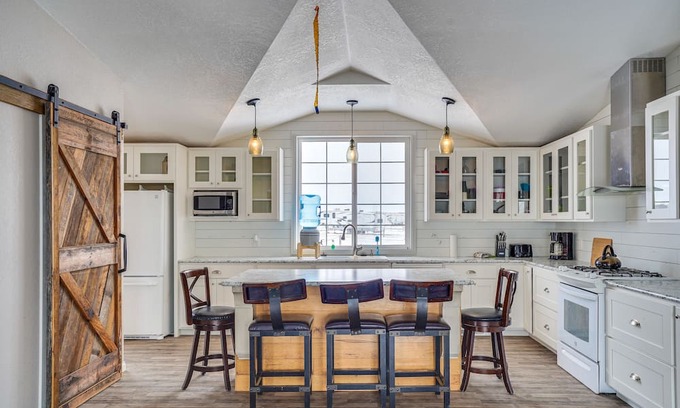 Grant County Cabin | Pet-Friendly Glen Ullin Cabin with Fire Pit!