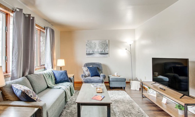 Appleton House | Appleton Duplex: Attached Garage, 3 Mi to Downtown