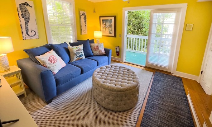 White Street Gallery District House | Coco's Hideaway in Key West