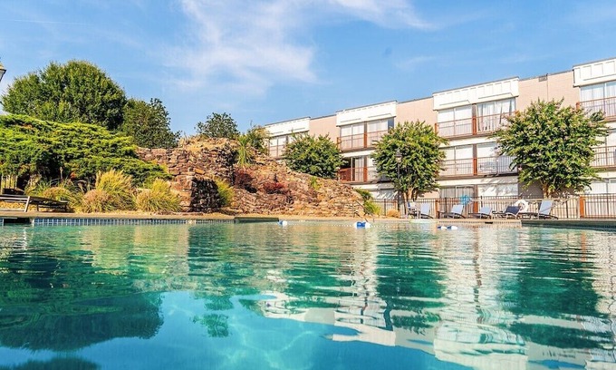 Downtown Chattanooga Apartment | This apartment is a 1 bedroom(s), 1 bathrooms, located in Chattanooga, TN.