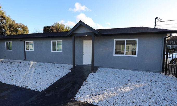 Yuba City Apartment | Newly Remodeled Duplex Delite Walking Distance from Down Town Yuba City