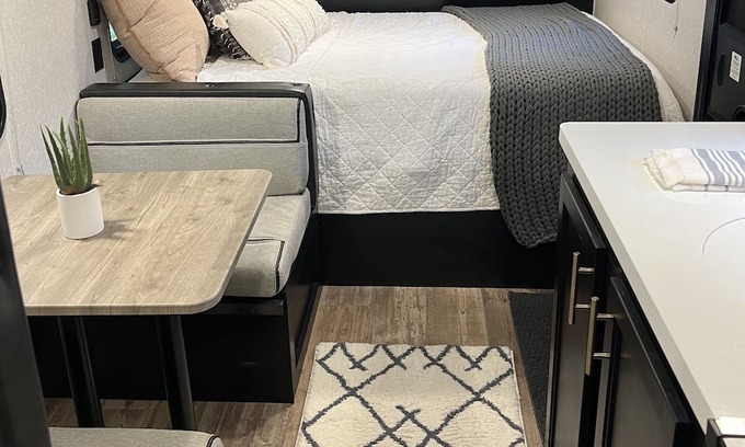 Alachua House | Comfy Cozy Camper