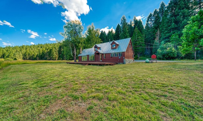 Blairsden-Graeagle House | The Meadow House at The Lost Sierra Ranch w/ Fishing Ponds and 1 Mile Riverfront