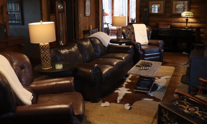 Calhoun Cabin | Holland House Cabin