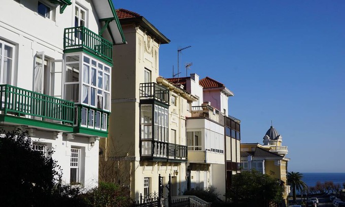 Santander House | A Beautifully Reformed Grand House Located in El Sardinero