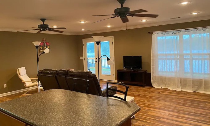 Lowndesboro Cottage | A nice quiet little place on the Alabama River