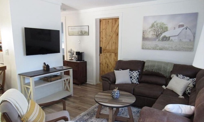 Millersburg Cottage | Leave your worries behind. Come in and get cozy!