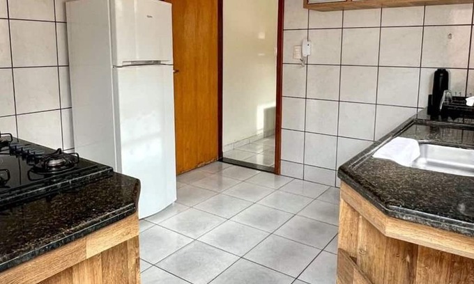 Granada House | Casa Confortável , Ampla , Segura, 4 Quartos, 3 Banheiros