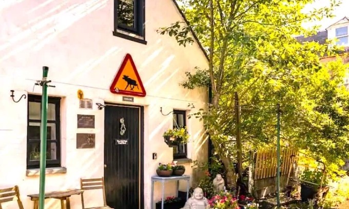 Central Aberdeen Cottage | Unique Converted Coal Shed in Historic Fittie