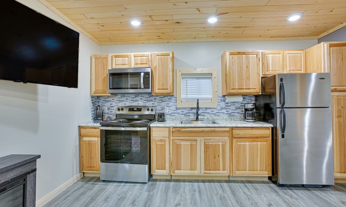 Cadillac Cabin | Michigan Retreat w/ Fire Pit & Grill, Near Lakes!