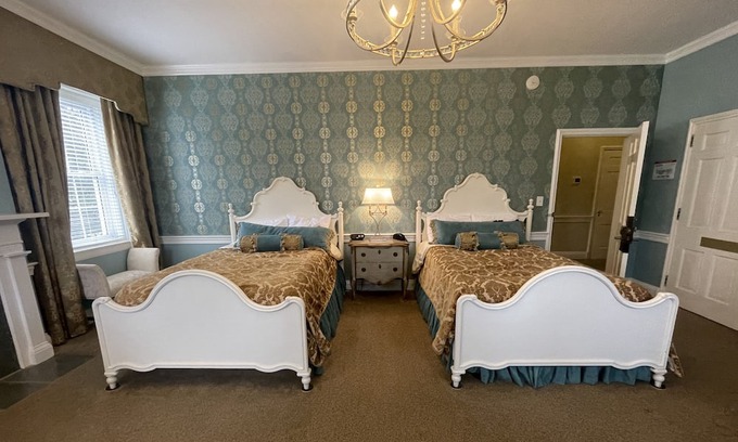 Clemmons Apartment | Reynolds Room 2 double - Non- Smoking- No Pet