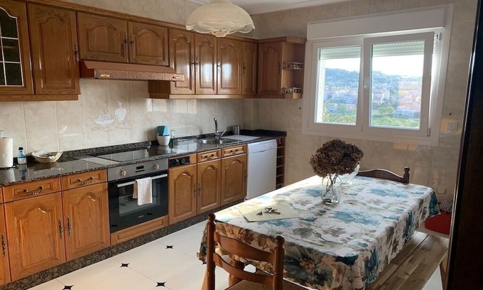 Santiago de Compostela House | Vivienda Situada en un Entorno Tranquilo, Seguro y Naturaleza