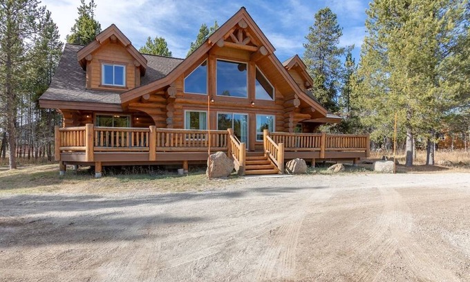 Last Chance Cabin | Island Park Paradise/Fish/Hike/40 min Yellowstone