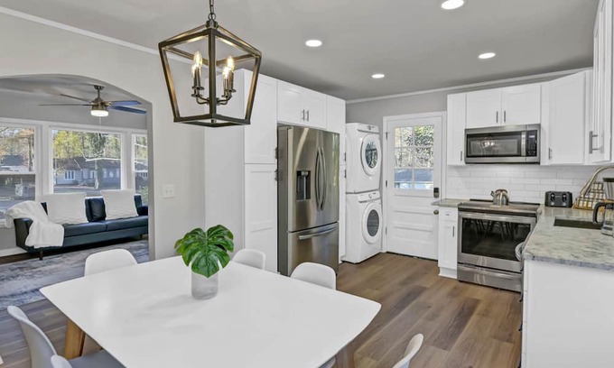 Irmo House | 3 bedroom, two bath jam in a quiet cul-de-sac.