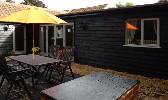 Norwich House | Holiday Barn with Lake views - 15 mins from Norwich city
