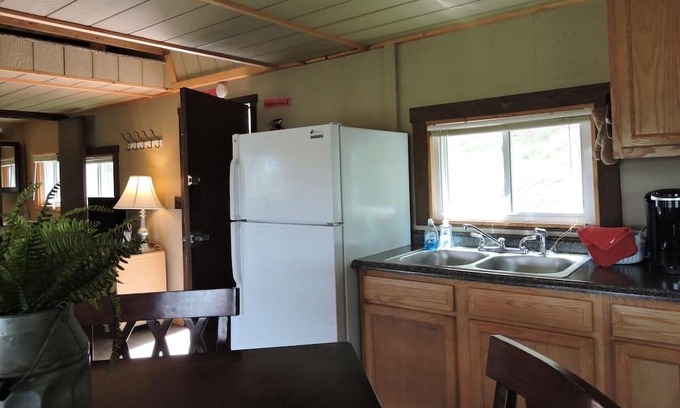 Malaga Cabin | Lazy Daze Cabin at Sparkman Lake