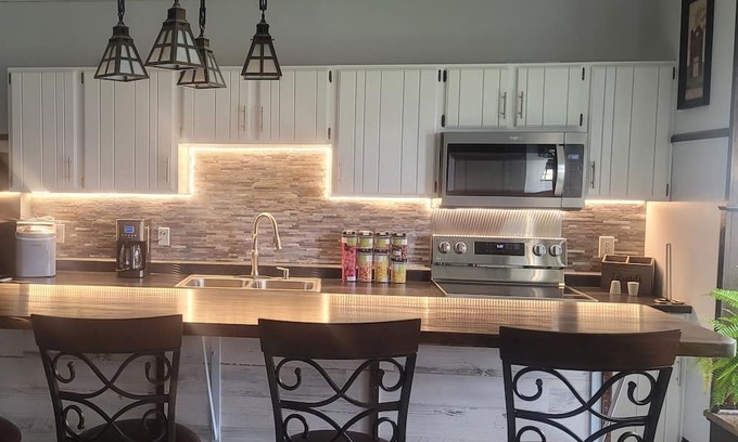 Springfield House | 1-70 HELEN'S 1908 ANTIQUE HAVEN HOUSE EXIT 54 SR 72 WITTENBERG/CEDARVILLE EXIT