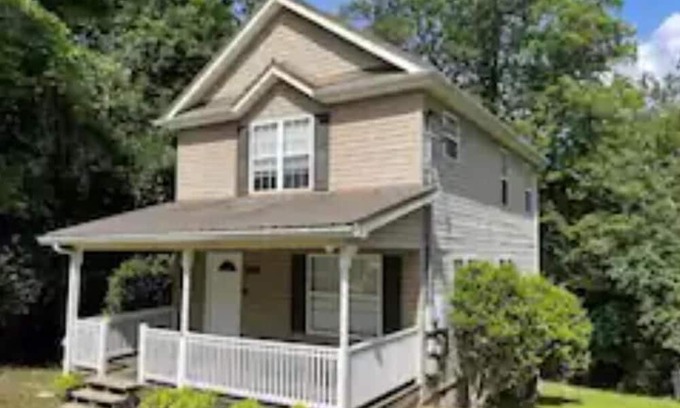 Dalton House | Central Gem Getaway