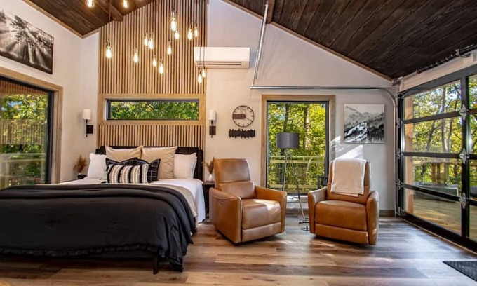 Newnata Cabin | Luxurious Treehouse - Full amenities - Lake access