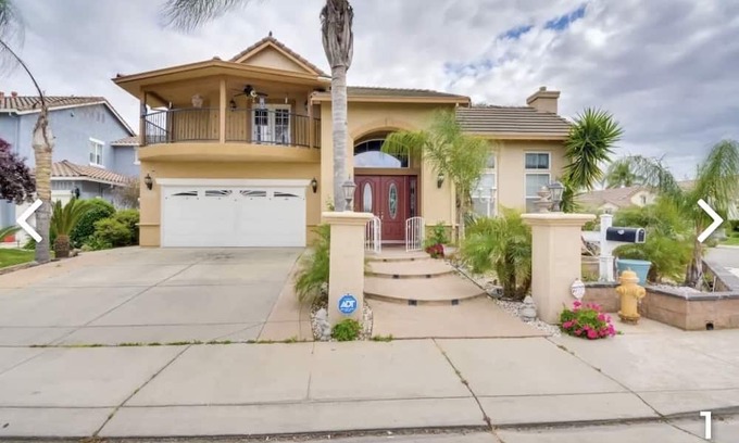 Atwater House | Spacious 7 bdrm home in Atwater. Sleeps 15! near UC Merced-