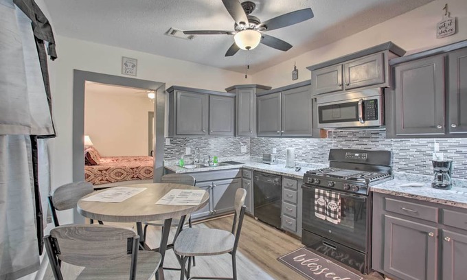 Freret Cottage | Uptown Nola Abode, 4 Miles to the French Quarter!