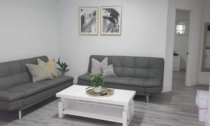 Parkside Apartment | 2 Bedroom 739149 by Houzlet