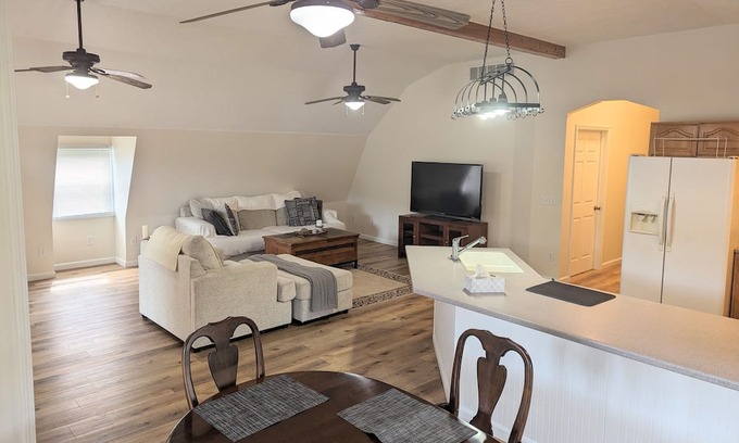 White Cottage House | Rest and Relaxation on the Muskingum River