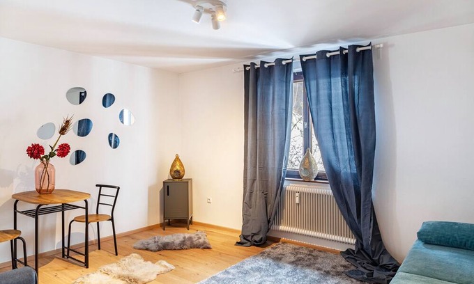 Kitzbuehel Apartment | Studio Apartment 'Tiny Kitzchalet' with Mountain View and Wi-Fi