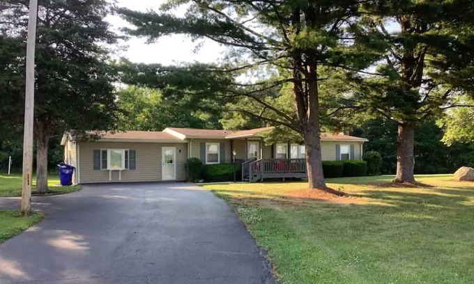 Gettysburg House | Beautiful Private Home on 2 Acres in Gettysburg - Pet Friendly!