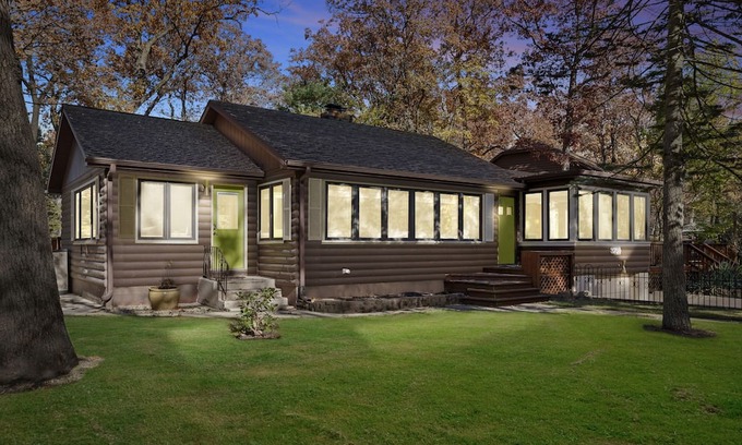 Michiana Apartment | Juniper Presents: 2 Dream Homes=2 Kitchens, 6 Bds 6BAs, Bikes, 2min WalktoBeach