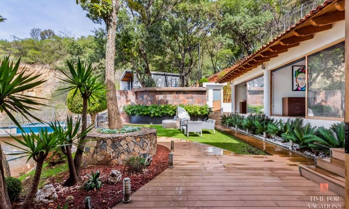 El Santuario Villa | NEW Lakeview Home Heated Pool Whirlpool Tennis