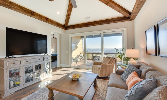 Toccoa Condo | Stunning Toccoa Retreat w/ Private Deck & Mtn View