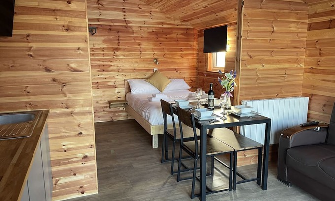 Boston Cabin | Child and Pet Friendly Fishing Cabins on lake side