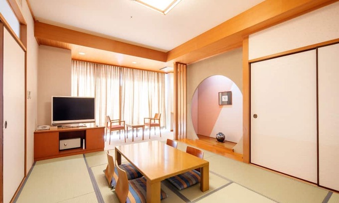 Nichinan House | Japanesestyle room 10 tatami mats with bath and toilet 2 meals included Very popular Miyazaki / Nichinan Miyazaki