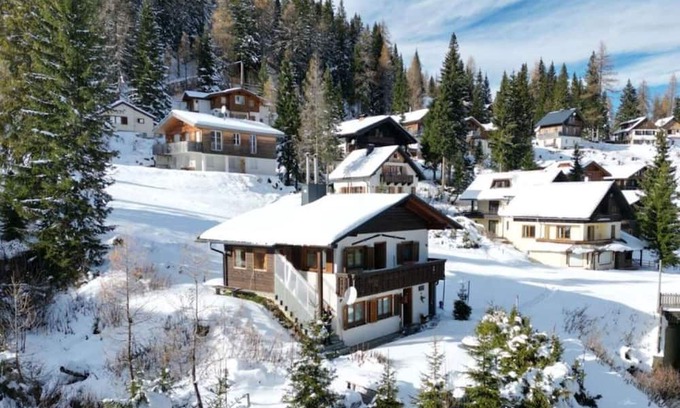 Sonnenalpe Nassfeld Apartment | Beautiful chalet apartment - ski-in & ski-out