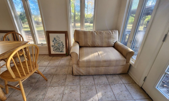 Manchester Other | The Cottage at Red Dog Farm