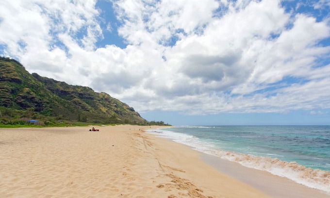 Mokuleia House | Kukui Hale - Short Walk to Beach, AC