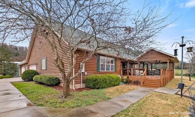 Cotter Cabin | Riverfront Relaxation