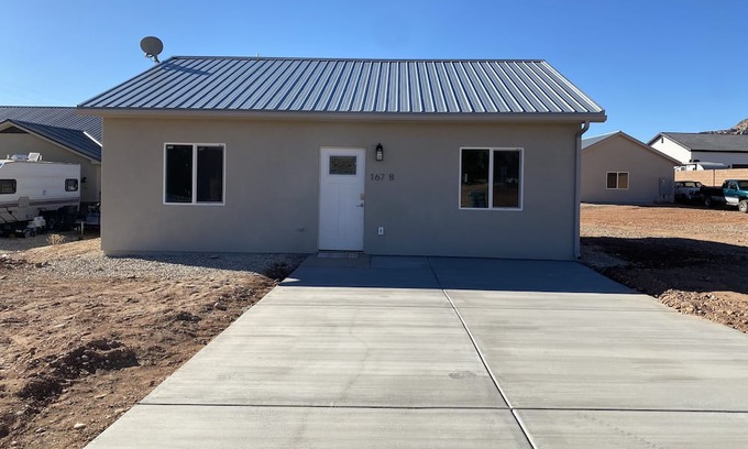 Virgin House | 15 Minutes from Zion National Park. Cozy, Newly constructed house, Total privacy