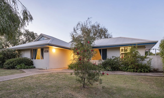 Quindalup House | Coastal Oasis - Family & Pet Friendly + only 400m from beach