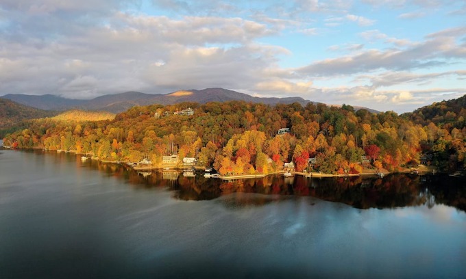 Santeetlah Ski Chalet | Cozy mountain lake view retreat. Great place to begin your Smoky Mntn Excursions