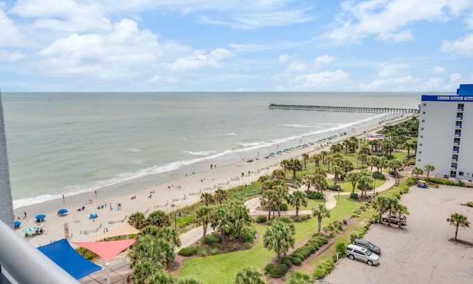 Downtown Myrtle Beach Condo | 2BR Pools, Views, Direct Oceanfront, Bay View!