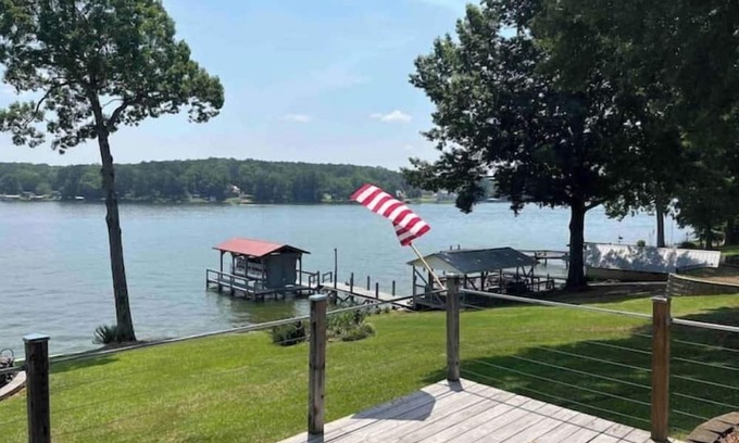 Cross Hill House | Unsalted Vacay! Lakefront w/dock