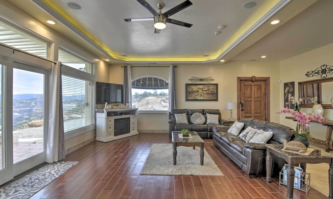 Chico House | Chic Paradise Home w/Terrace: 13 Mi to Wineries!